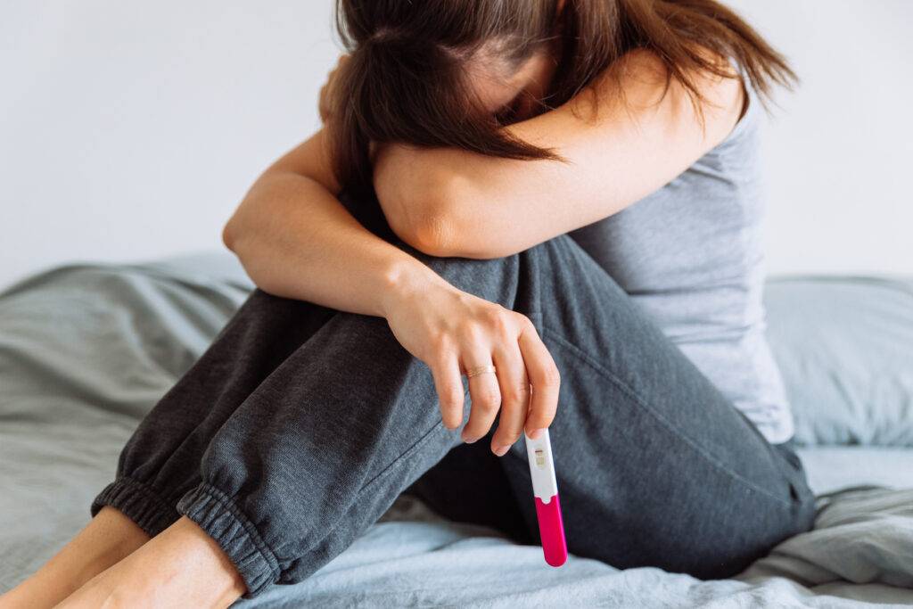 Infertilidade
Mulher triste após um teste de gravidez negativo